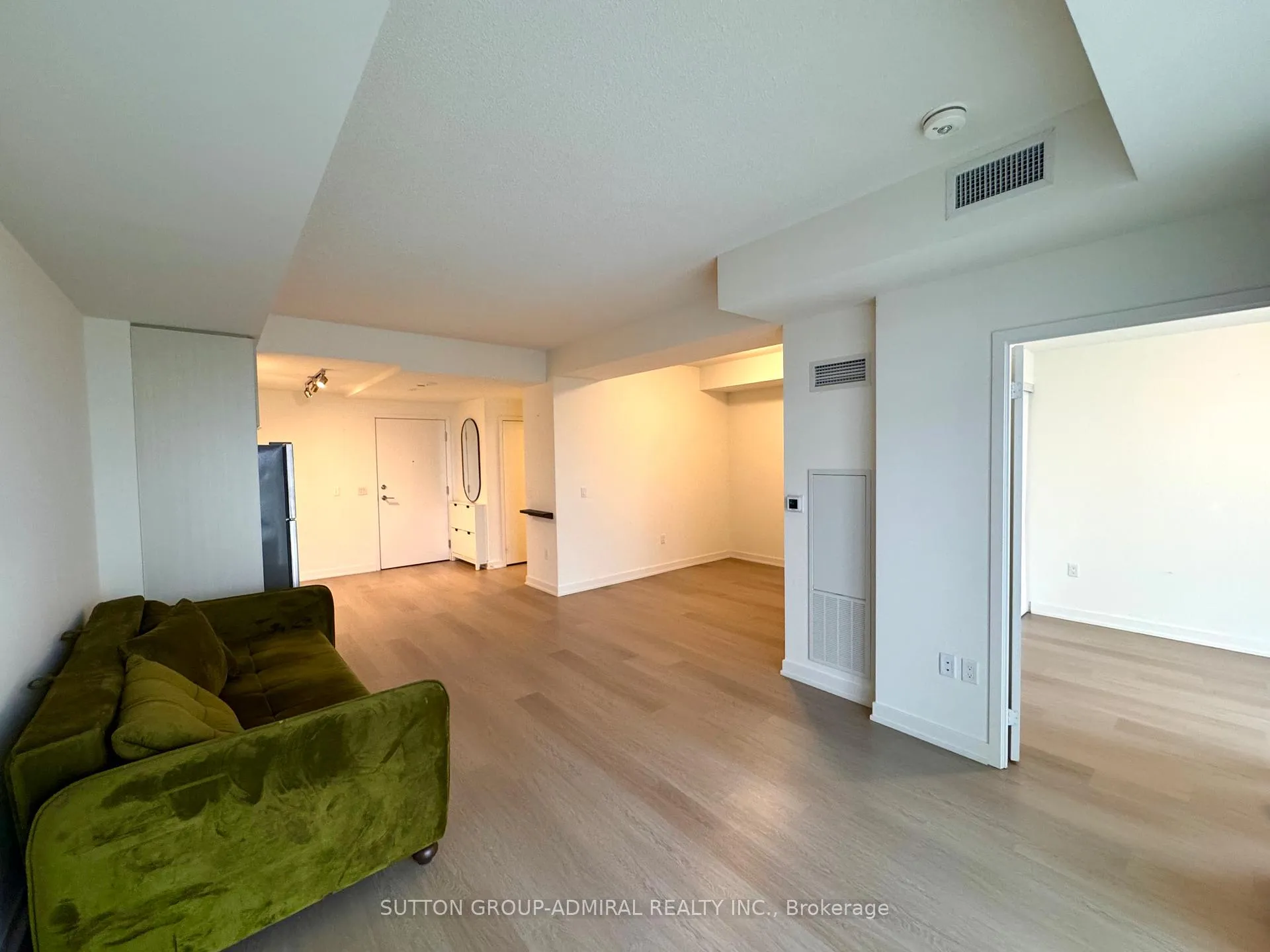 Photo 3 of Unit 520, 859 The Queensway, Etobicoke, Stonegate-Queensway — HOMEH