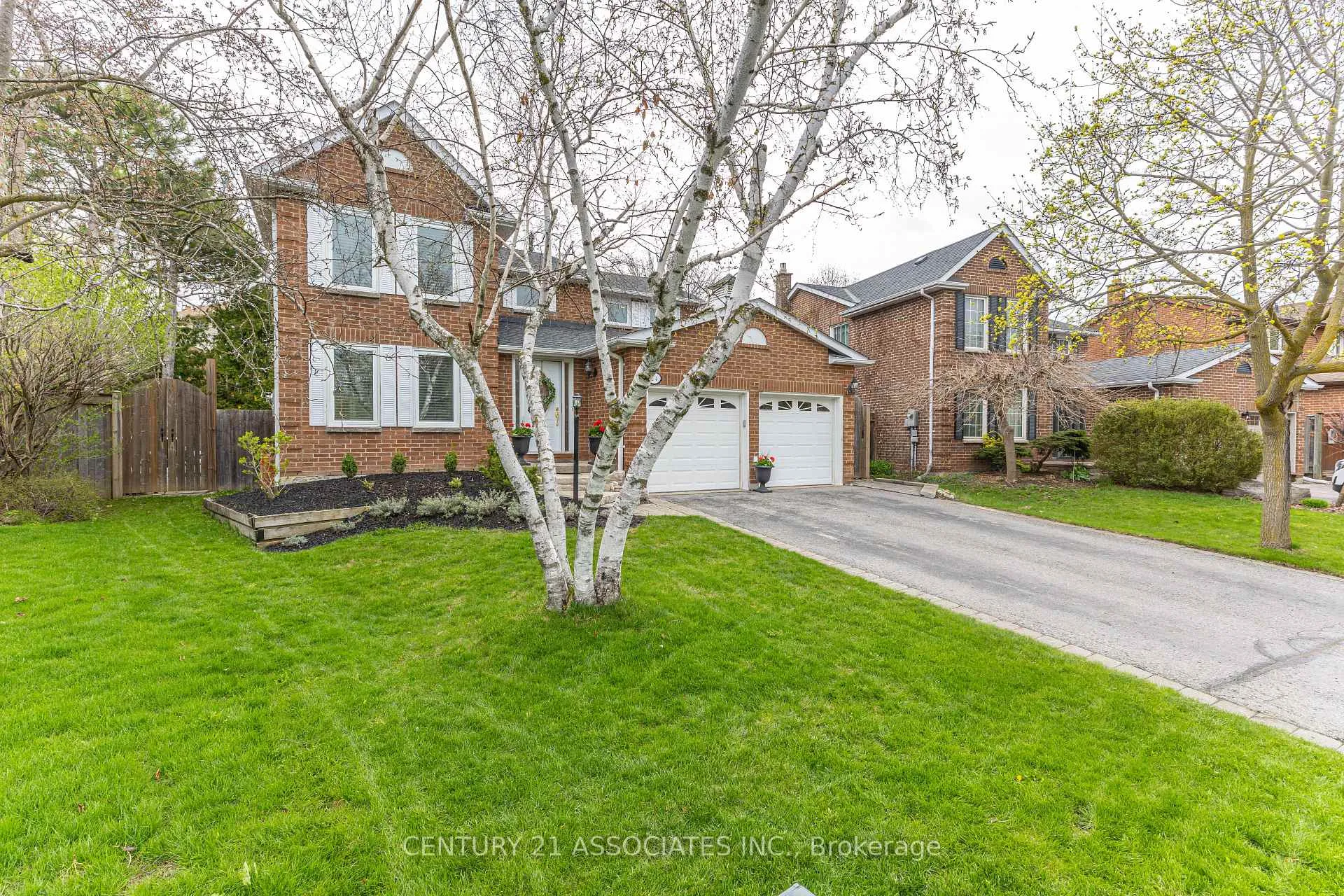 Photo 2 of 24 Garnish Green, Markham, Markham Village — HOMEH