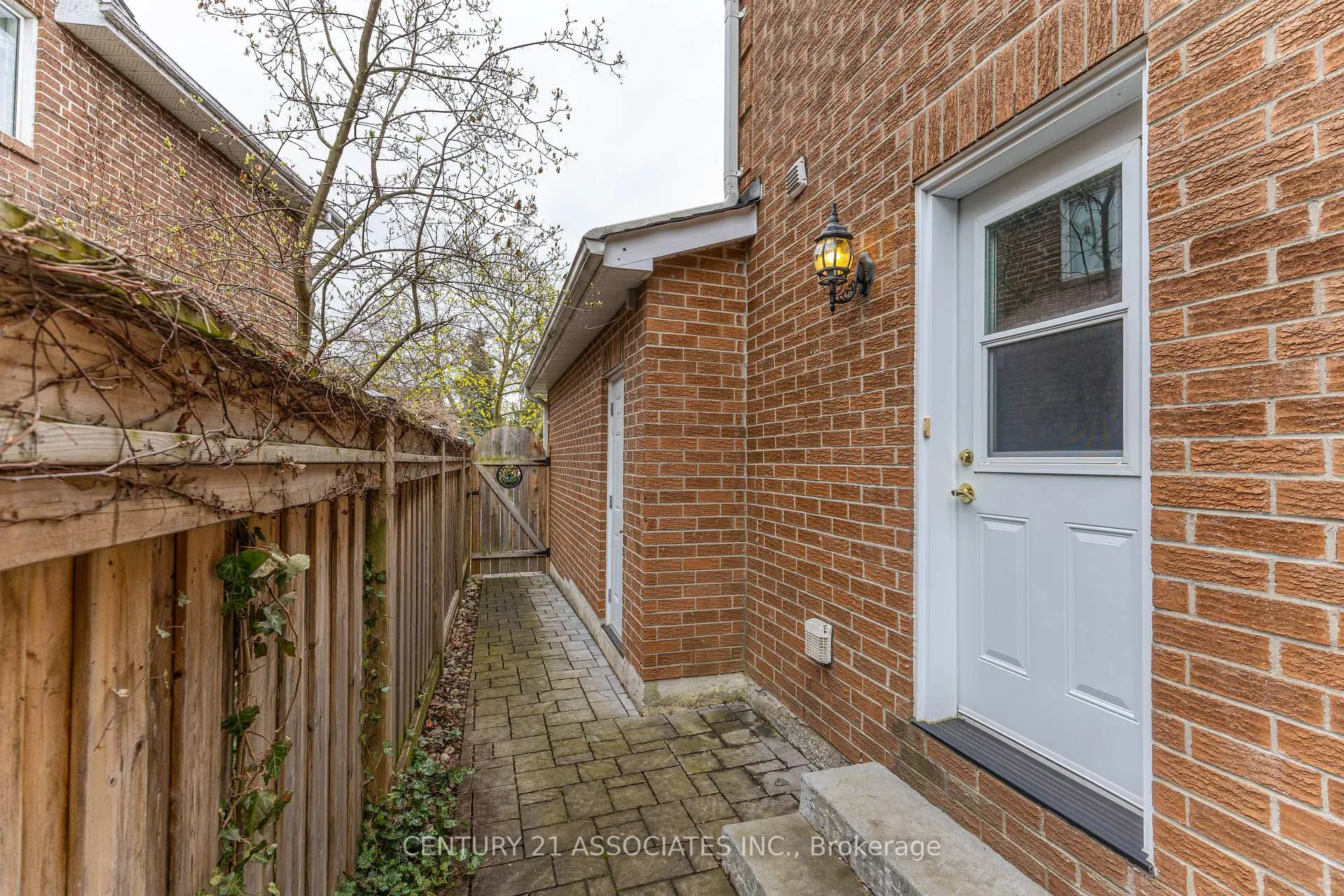 Photo 32 of 24 Garnish Green, Markham, Markham Village — HOMEH