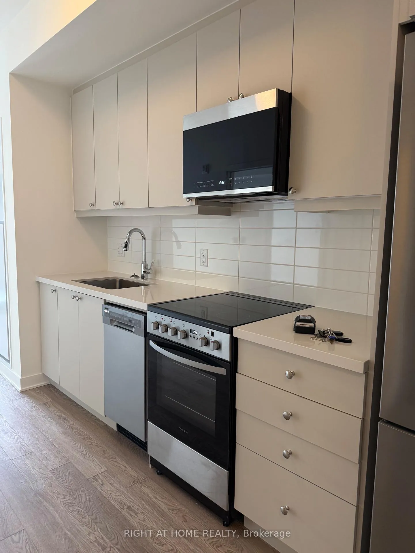 Photo 6 of Unit 313, 51 Clarington Boulevard, Clarington, Bowmanville — HOMEH