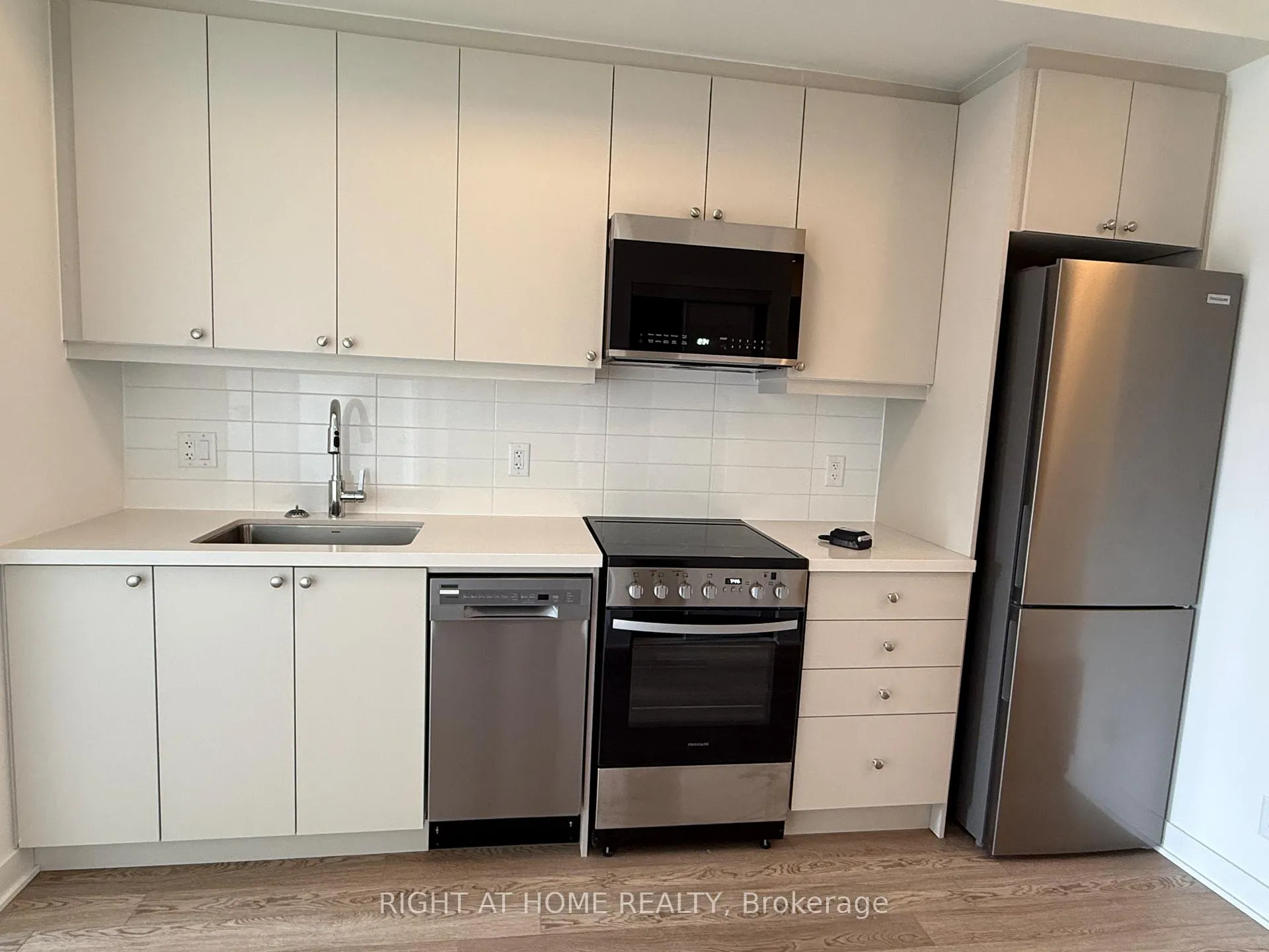 Photo 7 of Unit 313, 51 Clarington Boulevard, Clarington, Bowmanville — HOMEH