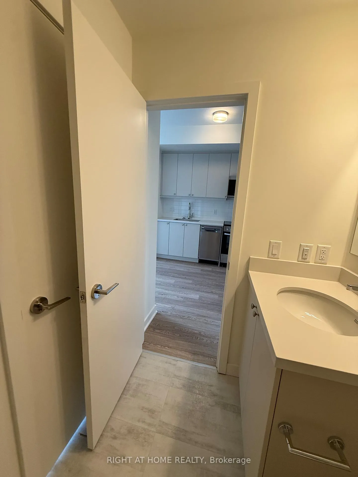 Photo 9 of Unit 313, 51 Clarington Boulevard, Clarington, Bowmanville — HOMEH