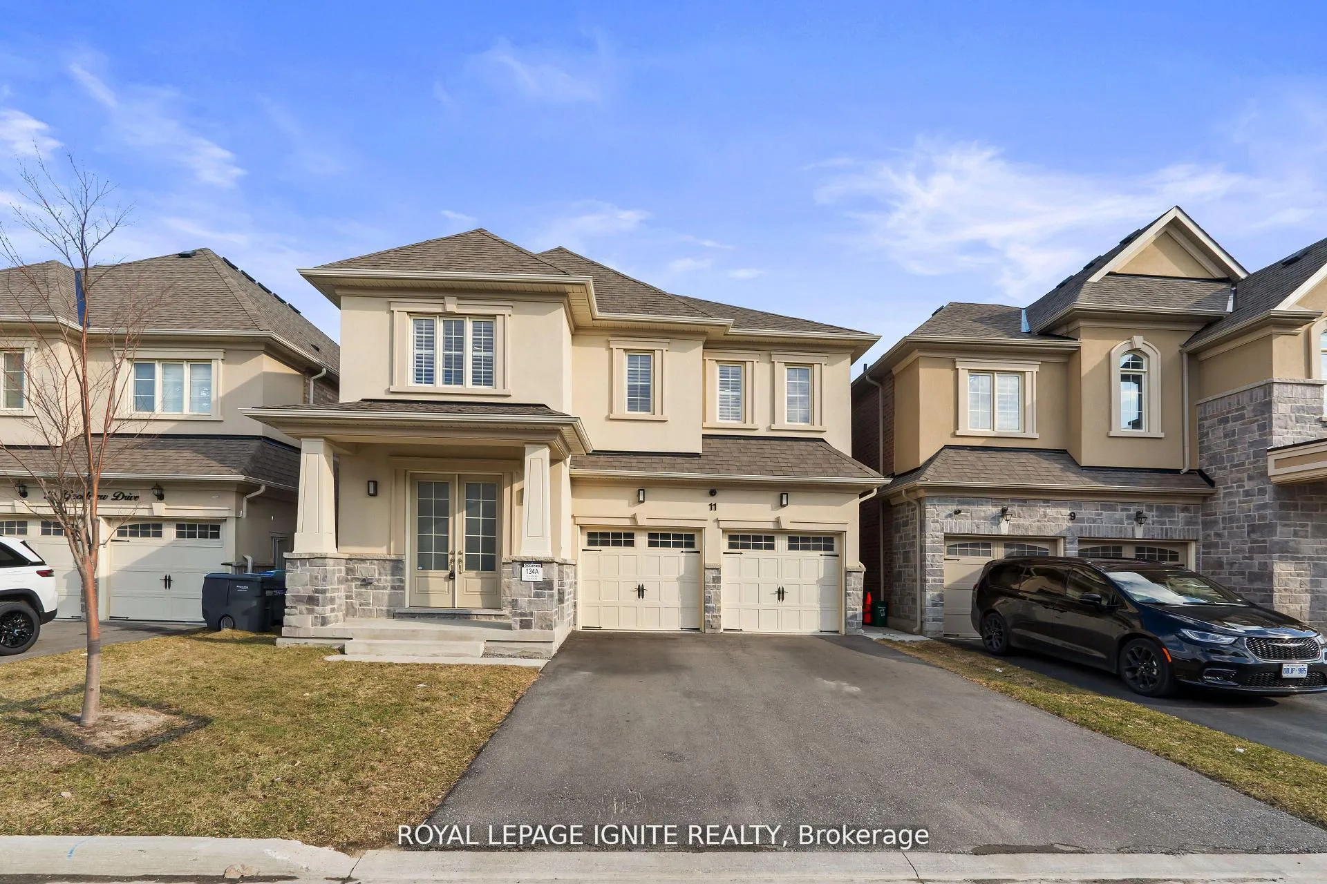 Photo 2 of 11 Jenwood Crescent, Brampton, Sandringham-Wellington North — HOMEH