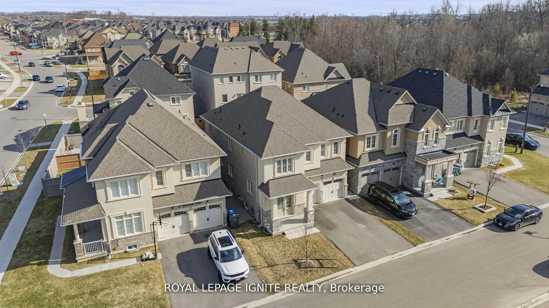 Photo 4 of 11 Jenwood Crescent, Brampton, Sandringham-Wellington North — HOMEH