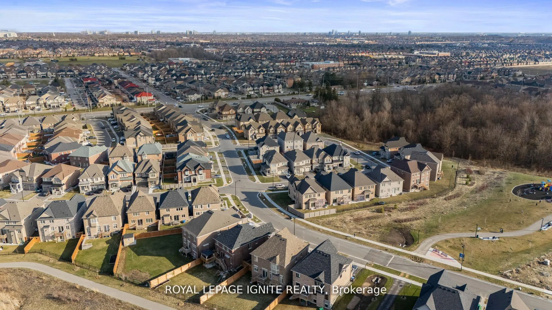 Photo 5 of 11 Jenwood Crescent, Brampton, Sandringham-Wellington North — HOMEH