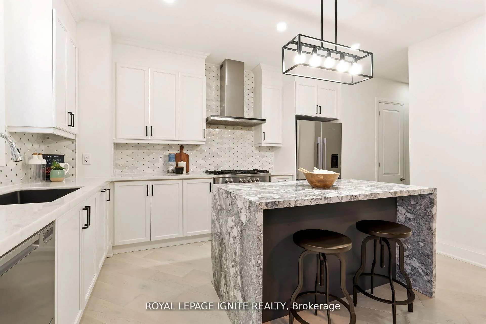 Photo 25 of 11 Jenwood Crescent, Brampton, Sandringham-Wellington North — HOMEH