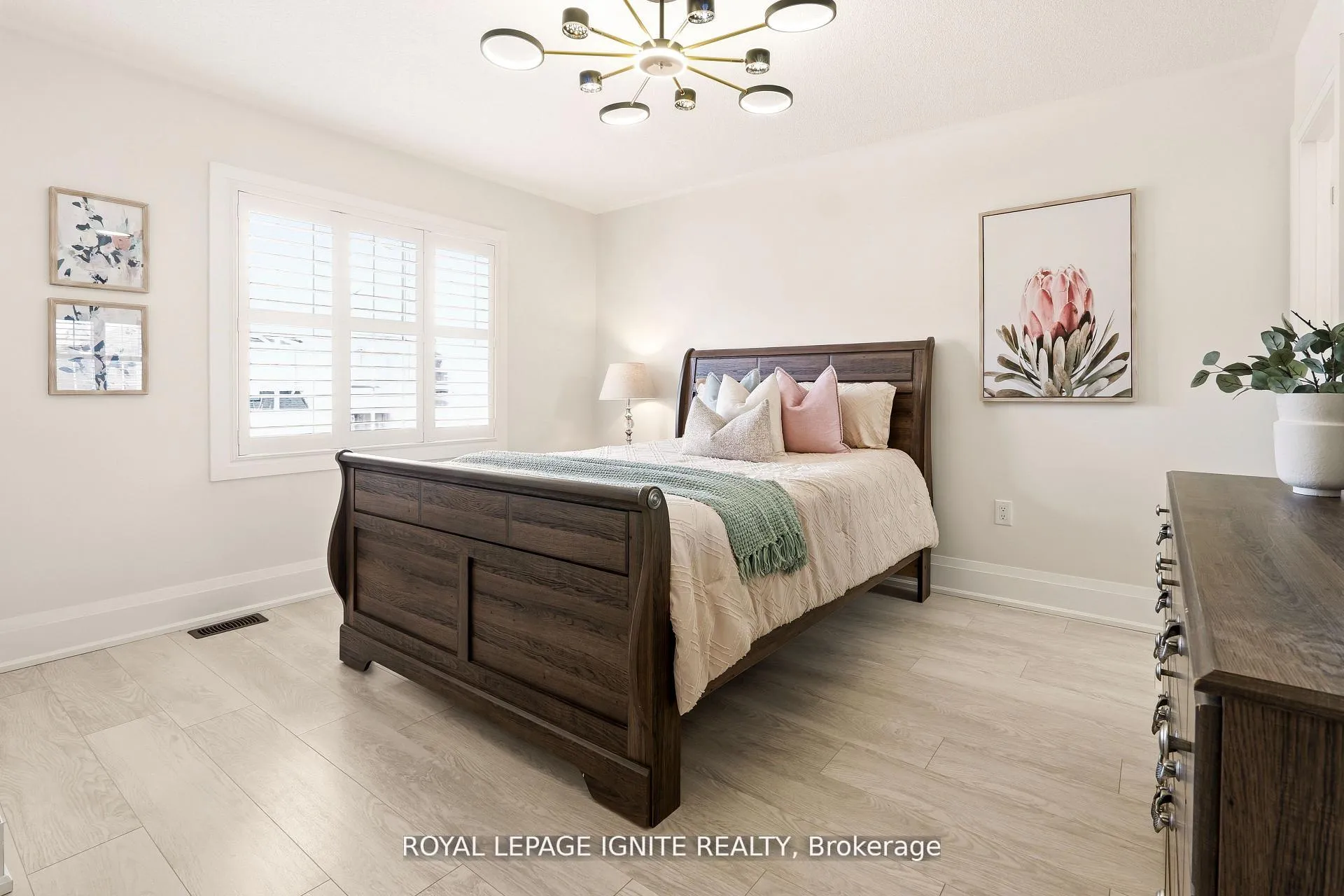 Photo 41 of 11 Jenwood Crescent, Brampton, Sandringham-Wellington North — HOMEH