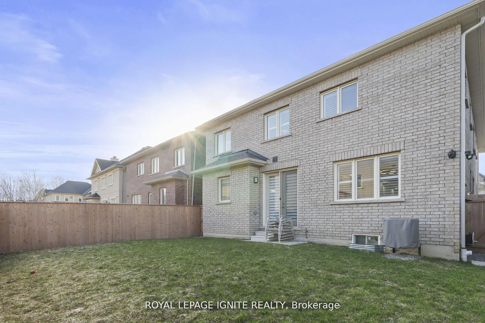 Photo 44 of 11 Jenwood Crescent, Brampton, Sandringham-Wellington North — HOMEH
