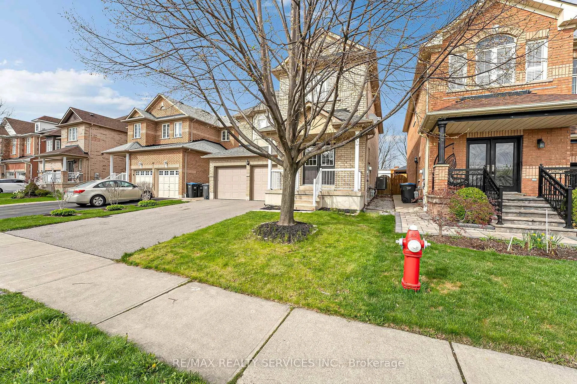 Photo 2 of 46 Ryegrass Crescent, Brampton, Snelgrove — HOMEH