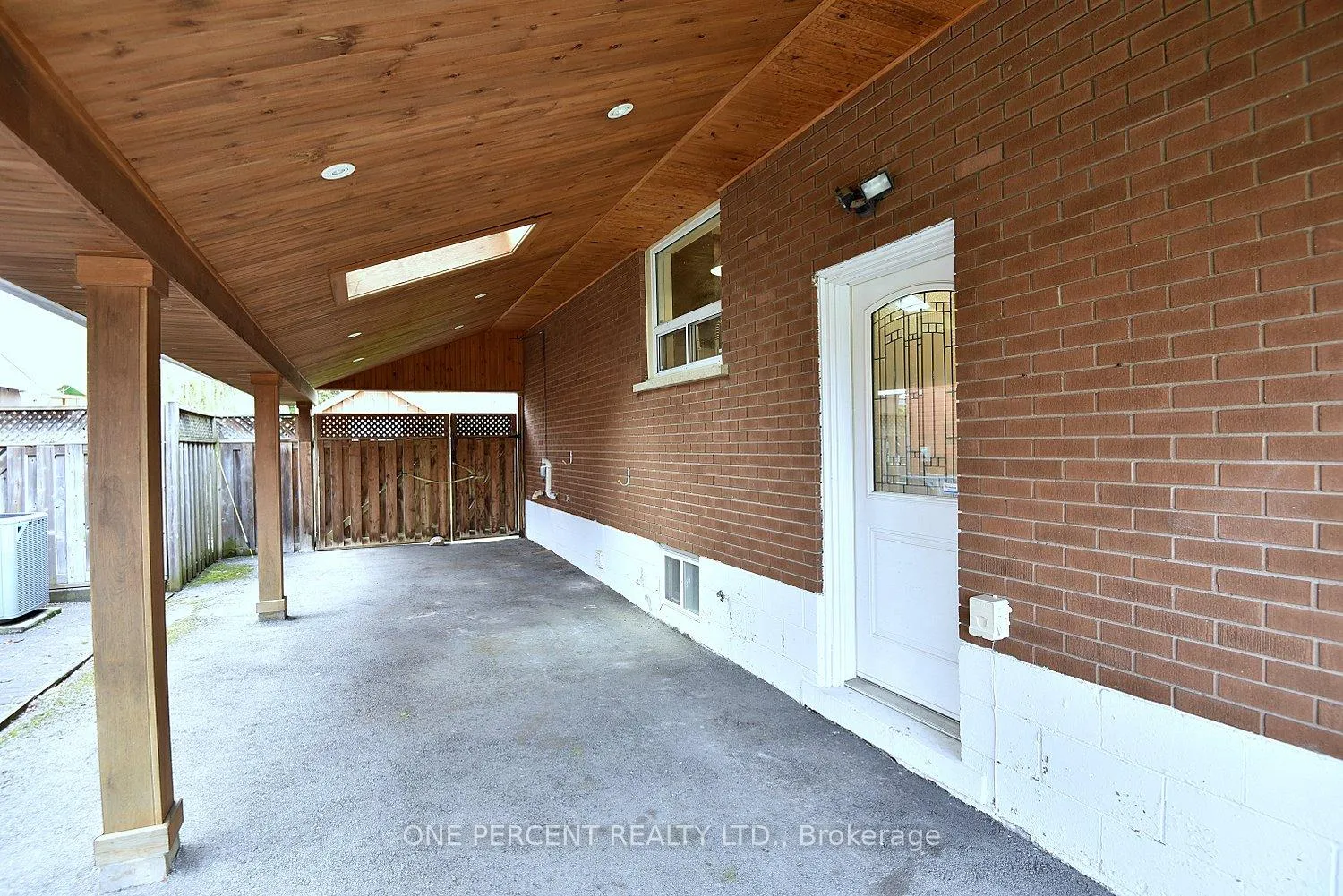 Photo 4 of 1338 De Quincy Crescent, Burlington, Mountainside — HOMEH