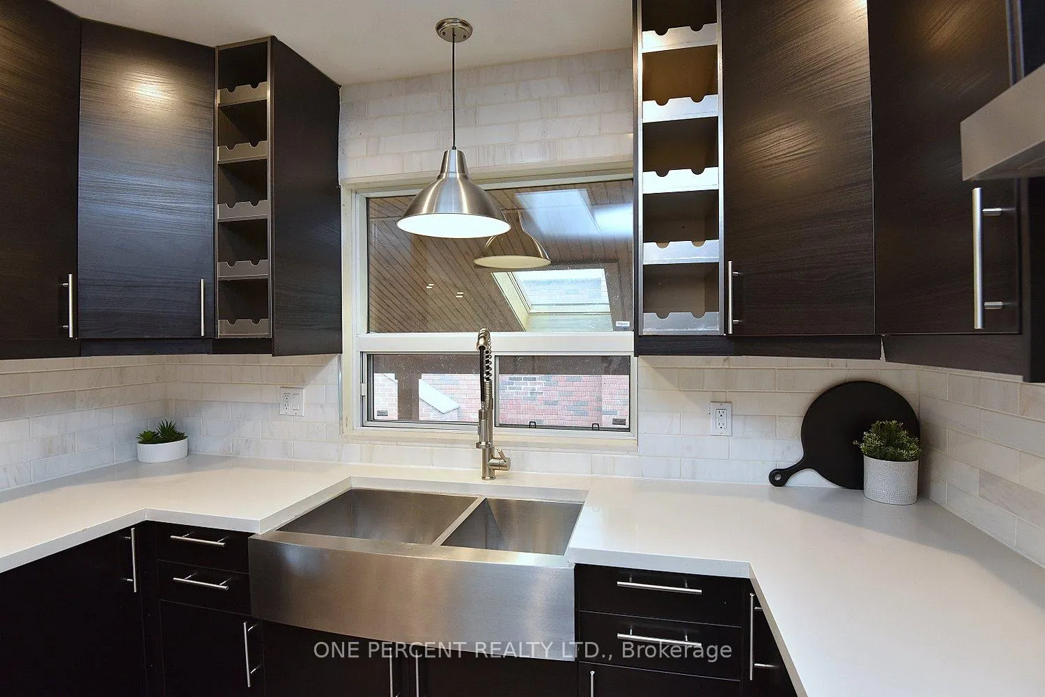 Photo 12 of 1338 De Quincy Crescent, Burlington, Mountainside — HOMEH