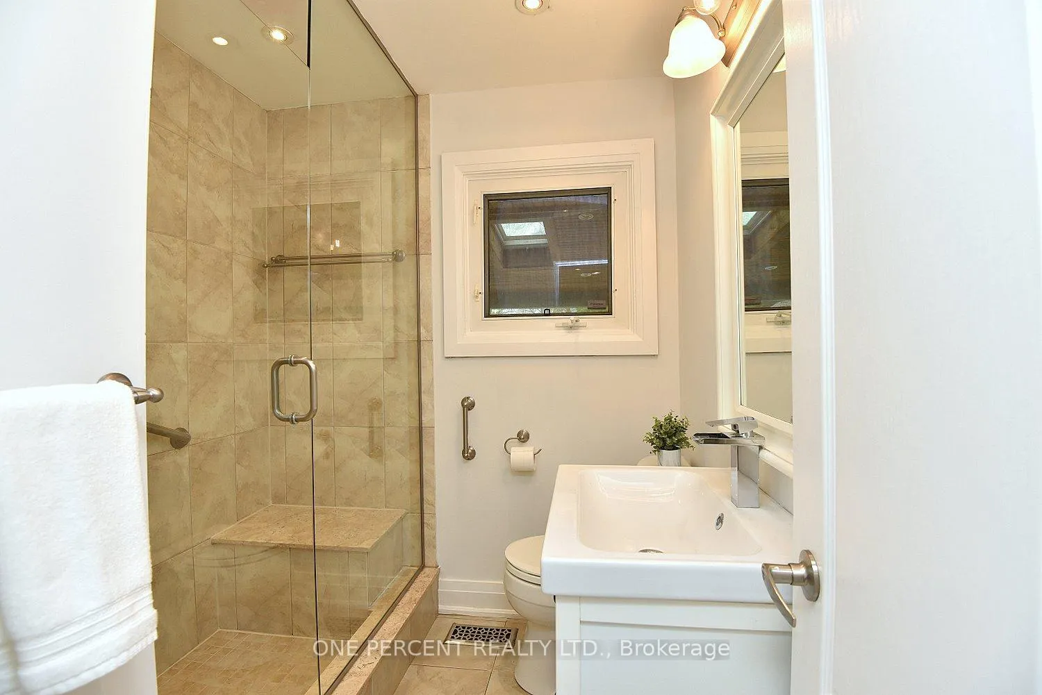 Photo 20 of 1338 De Quincy Crescent, Burlington, Mountainside — HOMEH