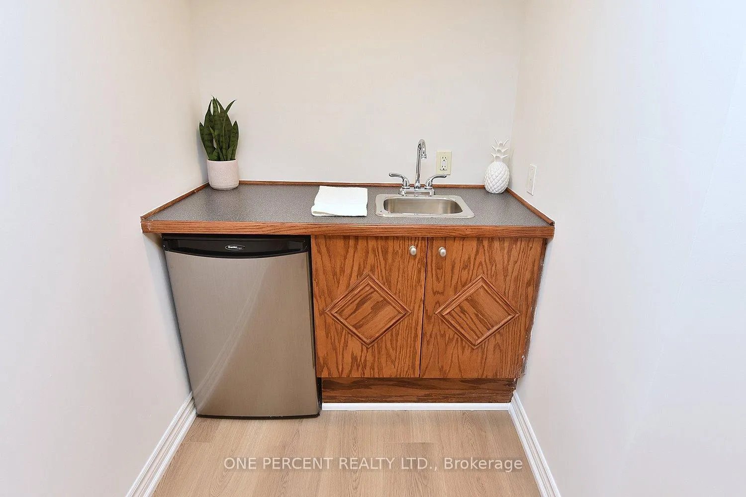 Photo 27 of 1338 De Quincy Crescent, Burlington, Mountainside — HOMEH