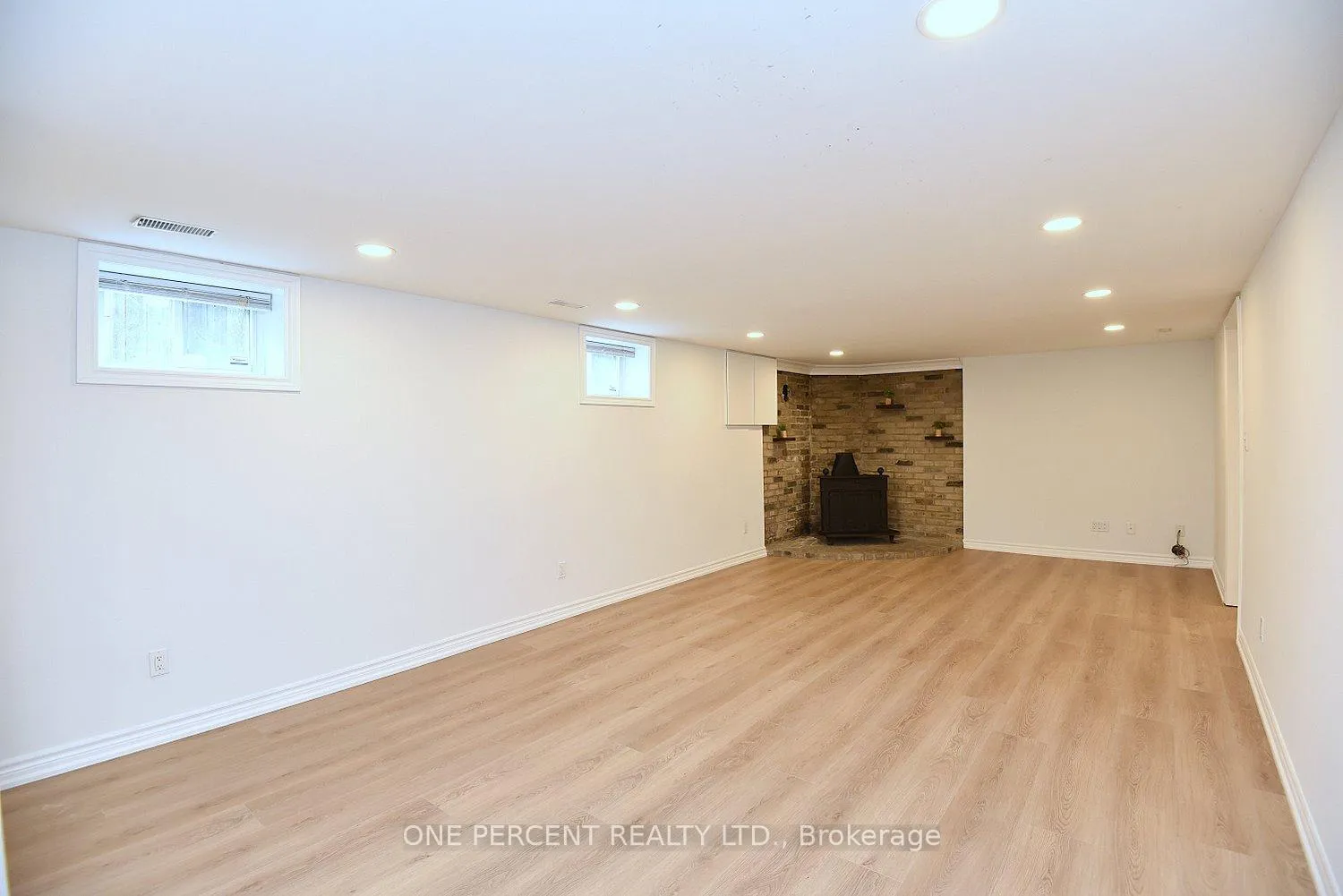 Photo 29 of 1338 De Quincy Crescent, Burlington, Mountainside — HOMEH