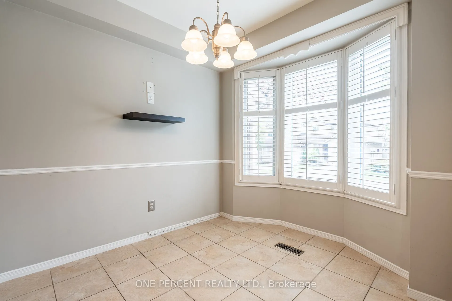 Photo 4 of Unit 30, 800 Upper Paradise Road, Hamilton, Gurnett — HOMEH