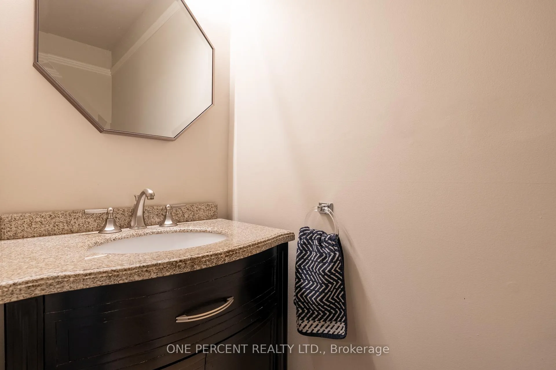 Photo 9 of Unit 30, 800 Upper Paradise Road, Hamilton, Gurnett — HOMEH