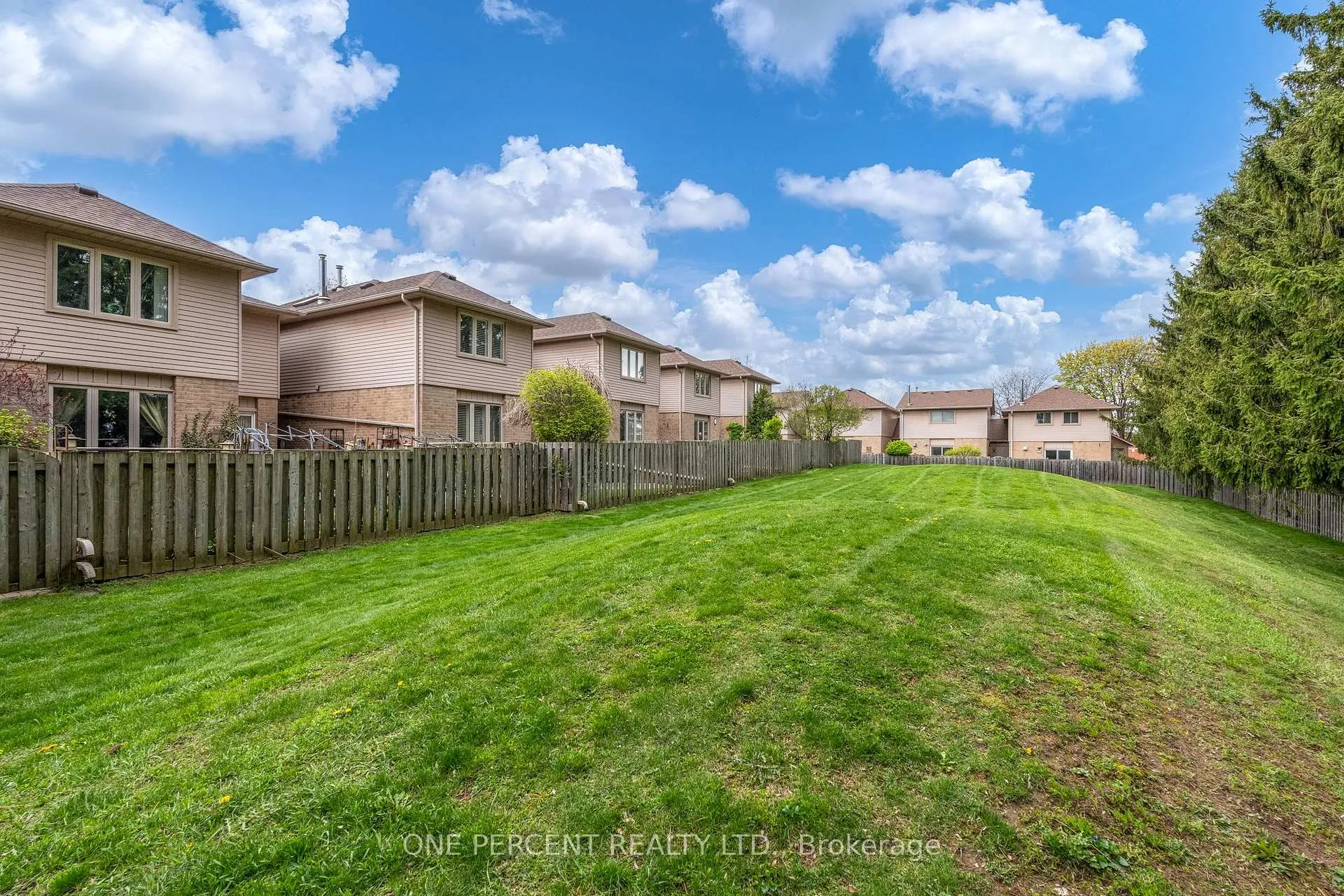 Photo 24 of Unit 30, 800 Upper Paradise Road, Hamilton, Gurnett — HOMEH