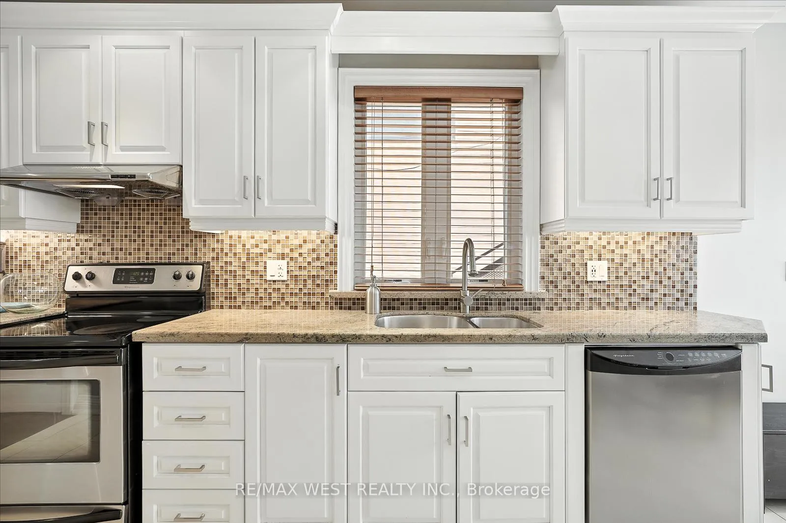 Photo 17 of 165 Caledonia Road, Toronto, Corso Italia-Davenport — HOMEH