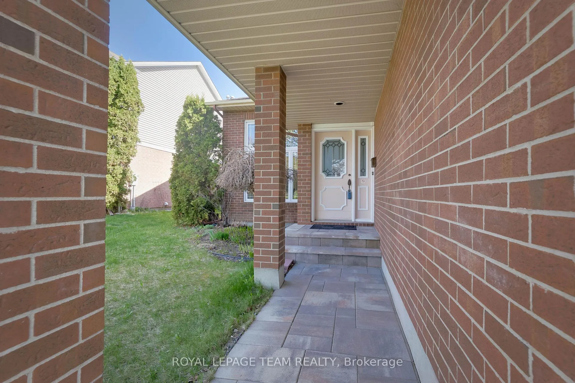 Photo 2 of 8 Saddlebrook Street, Ottawa, Centrepointe — HOMEH