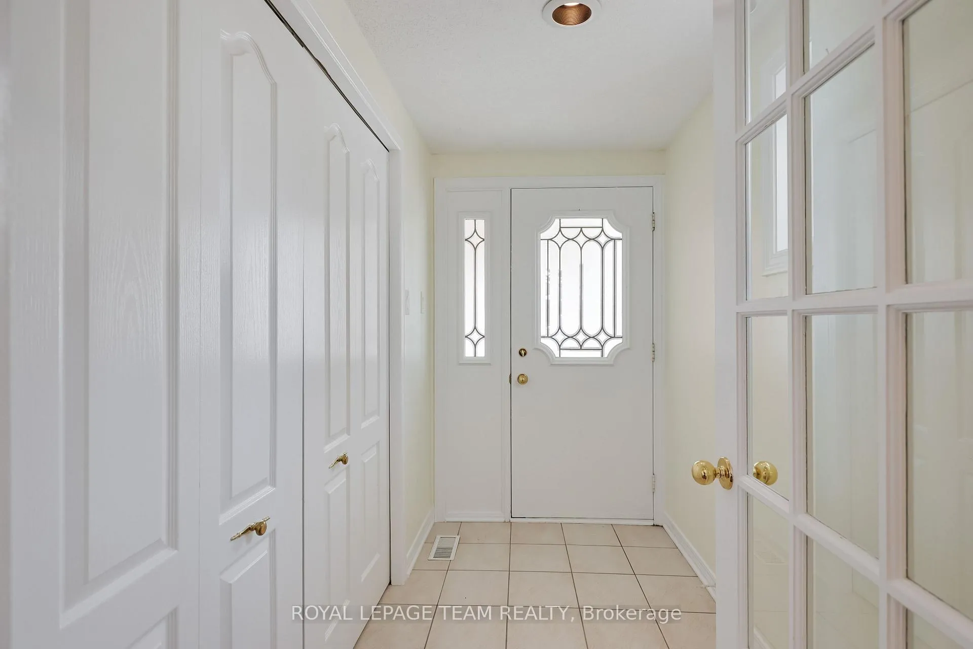 Photo 4 of 8 Saddlebrook Street, Ottawa, Centrepointe — HOMEH