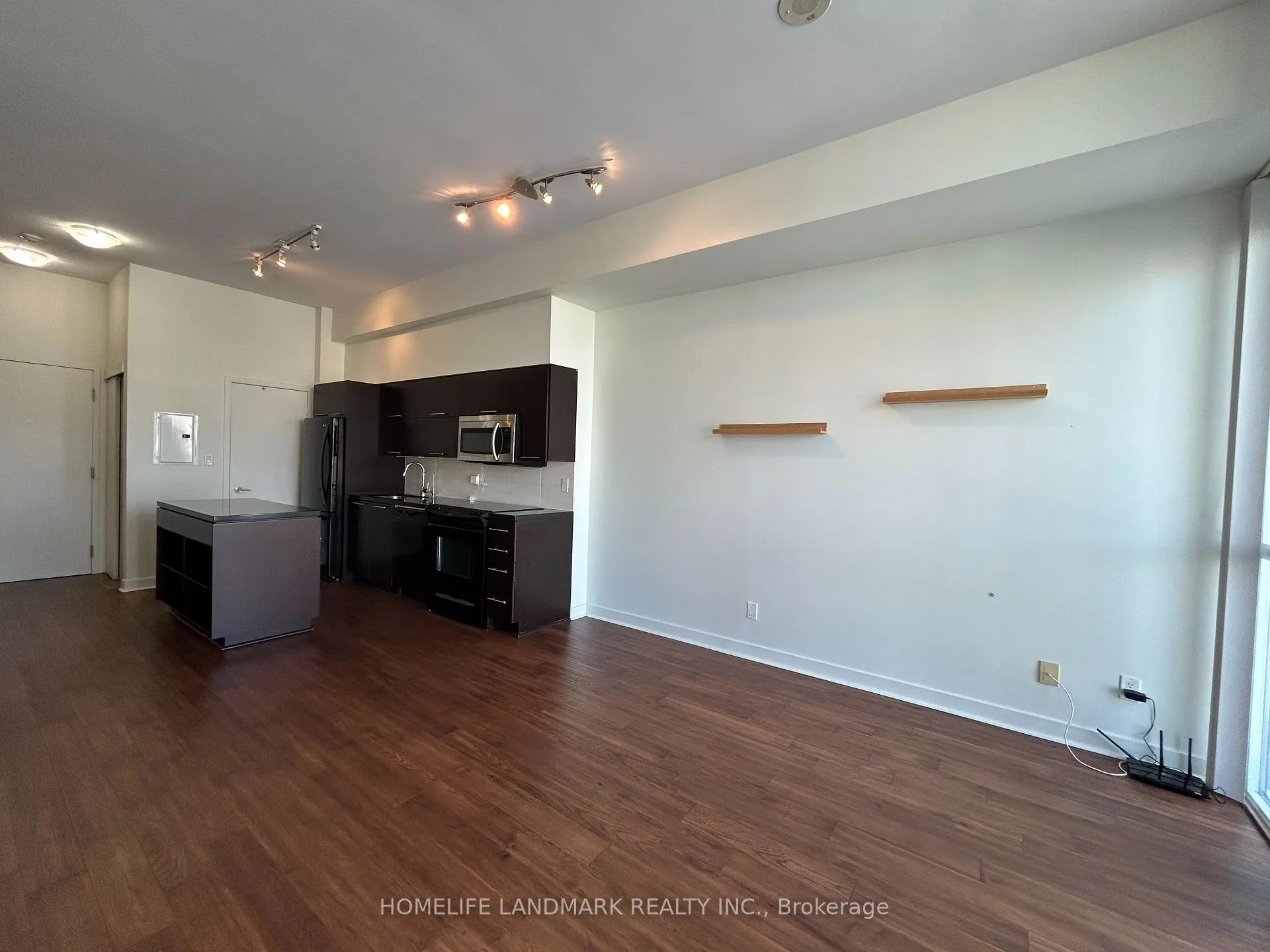 Photo 4 of Unit 2206, 126 Simcoe Street, Toronto, Waterfront Communities — HOMEH