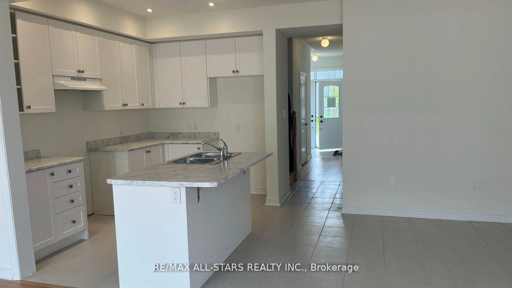 Photo 3 of 703 Potawatomi Crescent, Shelburne — HOMEH