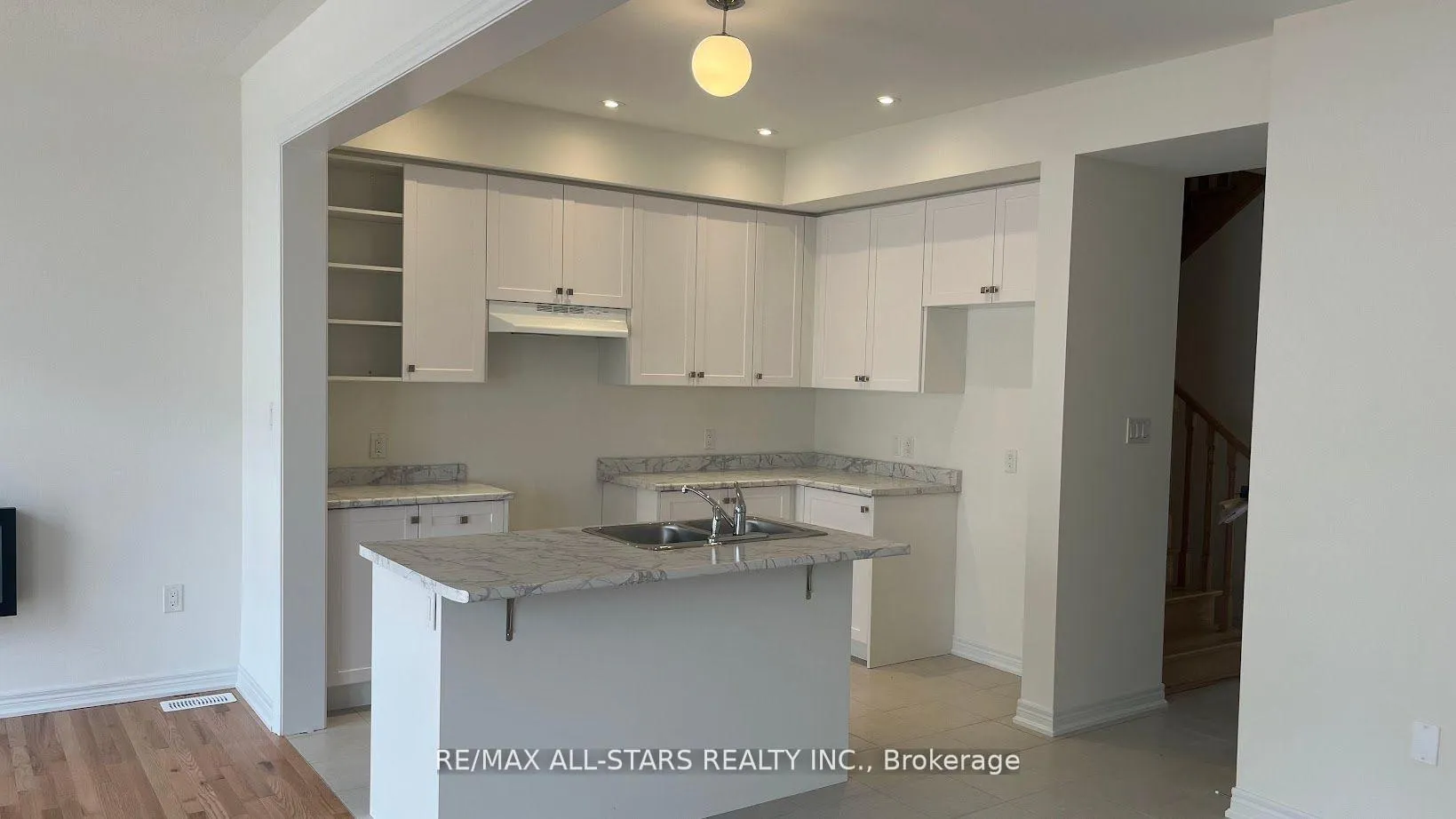 Photo 4 of 703 Potawatomi Crescent, Shelburne — HOMEH
