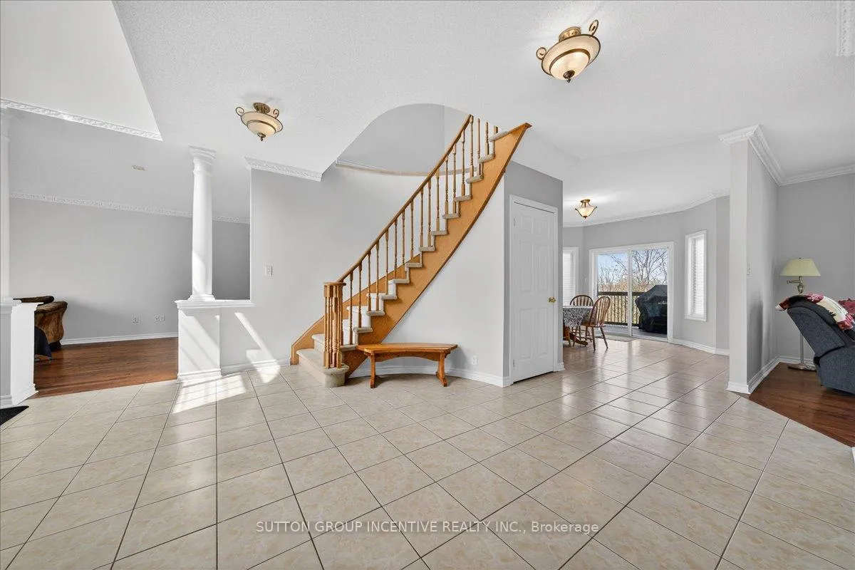 Photo 3 of 6 Silvercreek Crescent, Barrie, Ardagh — HOMEH