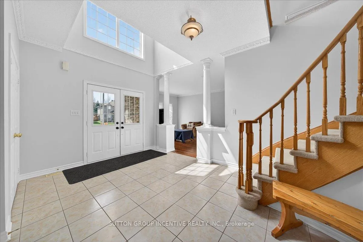 Photo 4 of 6 Silvercreek Crescent, Barrie, Ardagh — HOMEH