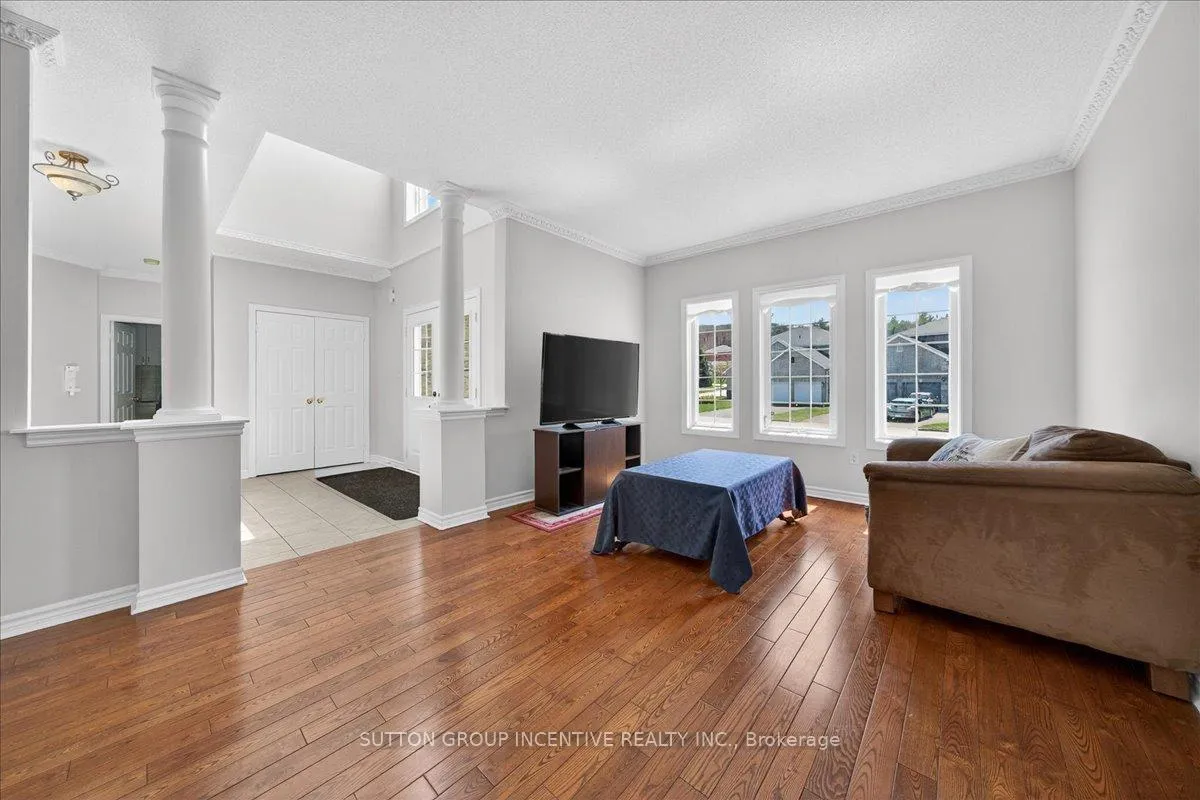 Photo 5 of 6 Silvercreek Crescent, Barrie, Ardagh — HOMEH