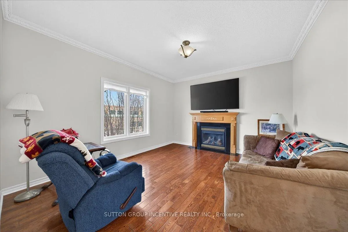 Photo 7 of 6 Silvercreek Crescent, Barrie, Ardagh — HOMEH