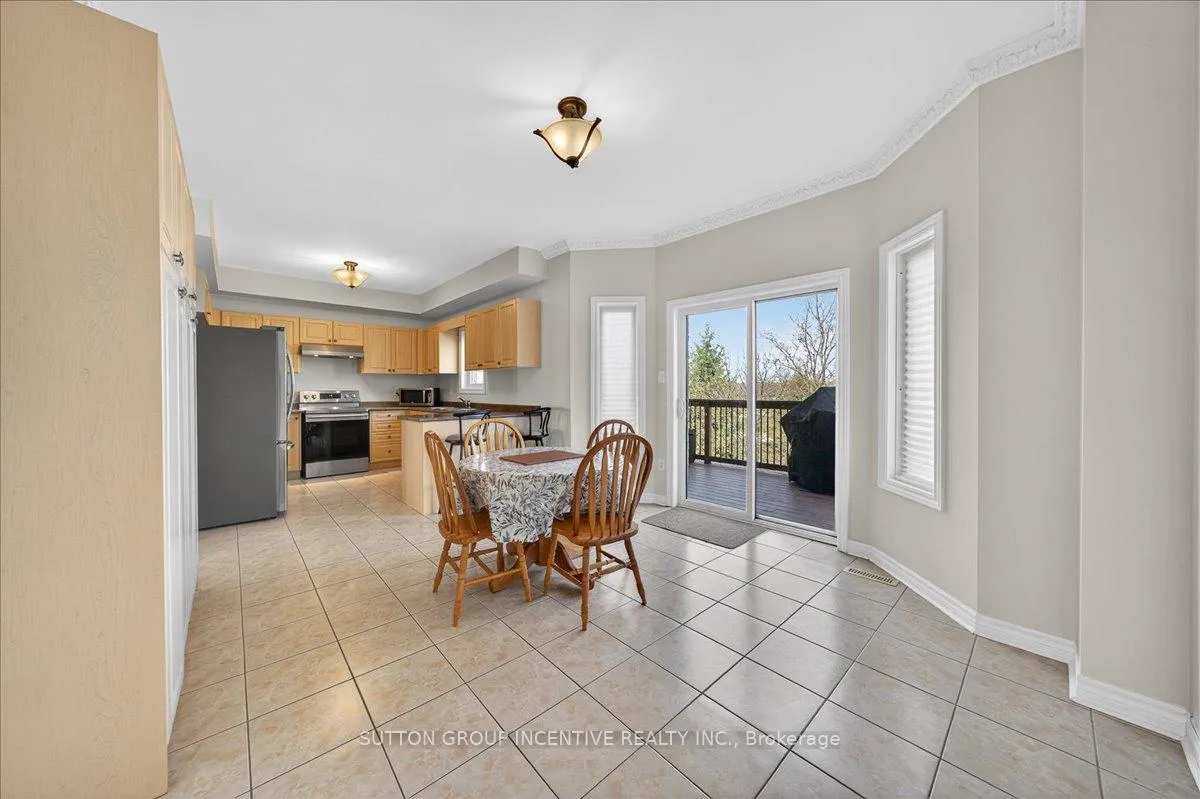 Photo 8 of 6 Silvercreek Crescent, Barrie, Ardagh — HOMEH