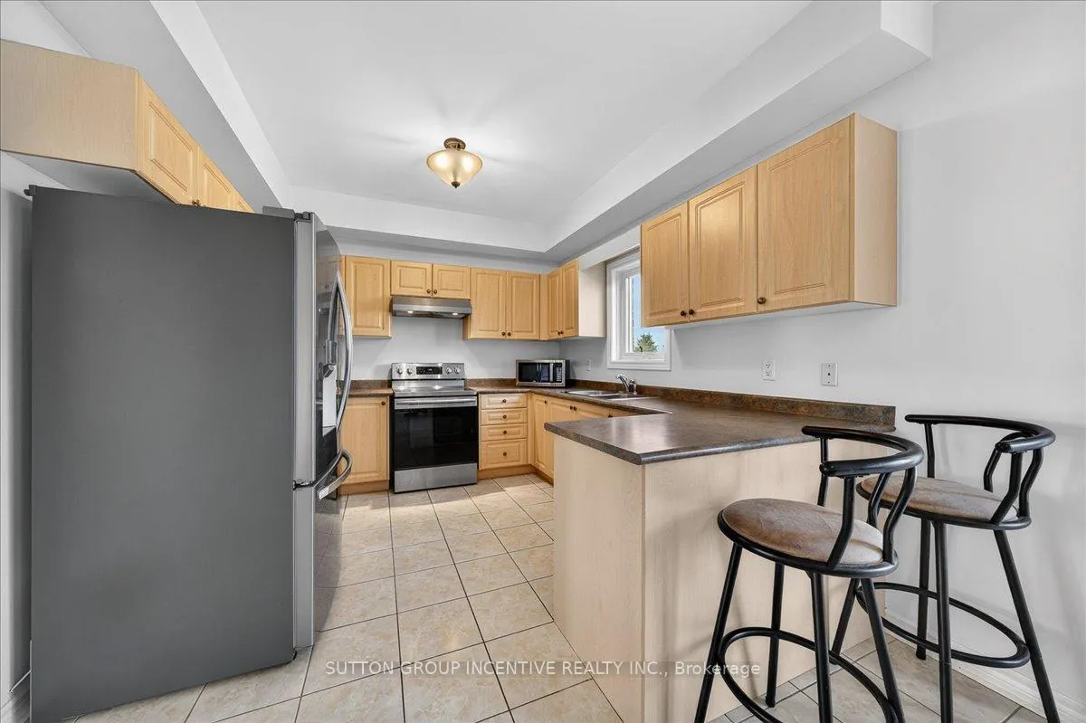 Photo 9 of 6 Silvercreek Crescent, Barrie, Ardagh — HOMEH