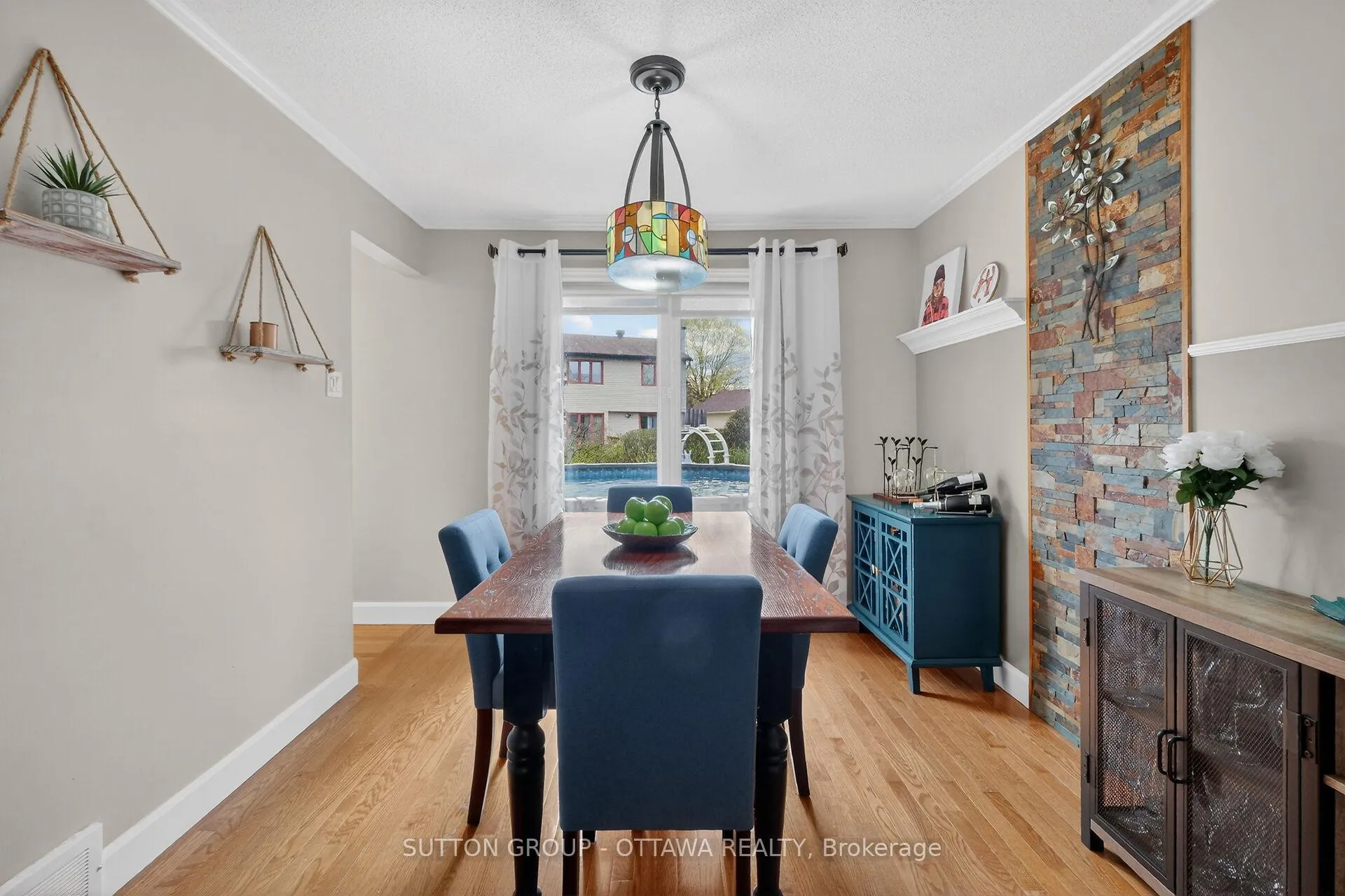 Photo 10 of 238 Park Grove Drive, Ottawa, Queenswood Heights South — HOMEH