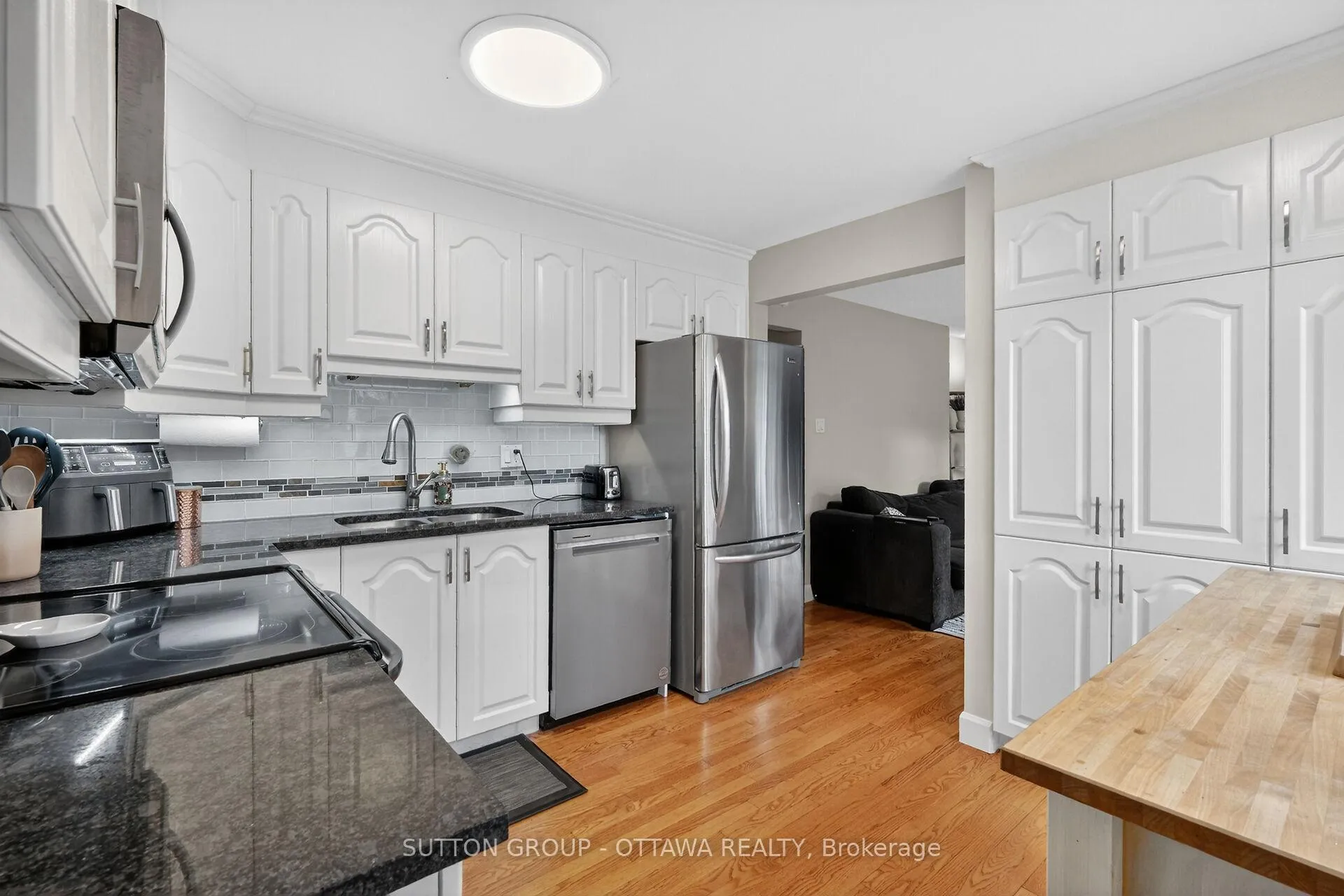 Photo 13 of 238 Park Grove Drive, Ottawa, Queenswood Heights South — HOMEH