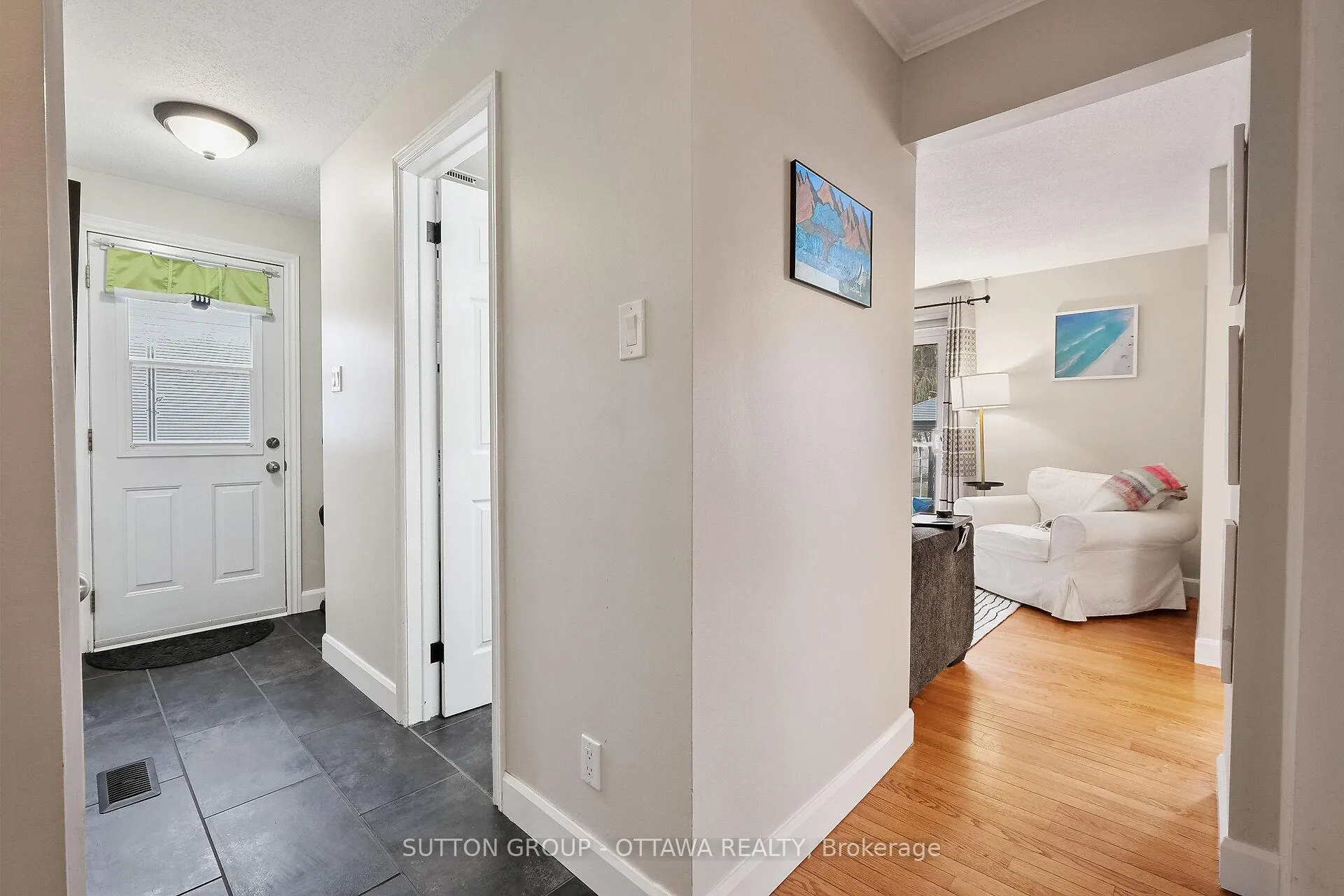 Photo 18 of 238 Park Grove Drive, Ottawa, Queenswood Heights South — HOMEH