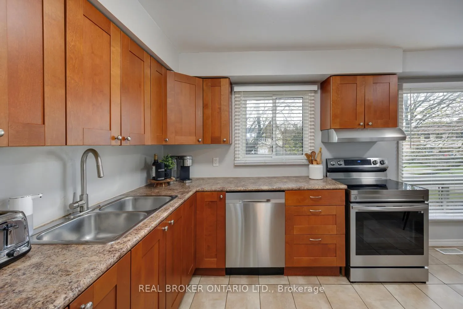 Photo 4 of Unit 30, 220 Ormond Drive, Oshawa, Samac — HOMEH