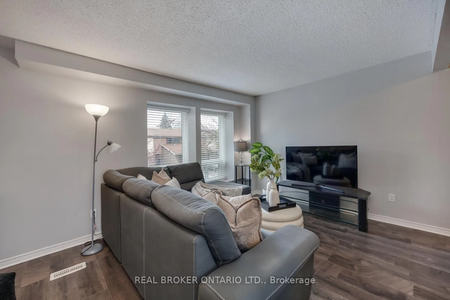 Photo 12 of Unit 30, 220 Ormond Drive, Oshawa, Samac — HOMEH
