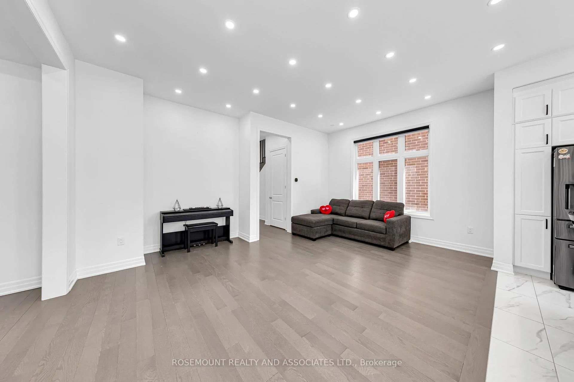 Photo 10 of 1423 Swallowtail Lane, Pickering, Rural Pickering — HOMEH