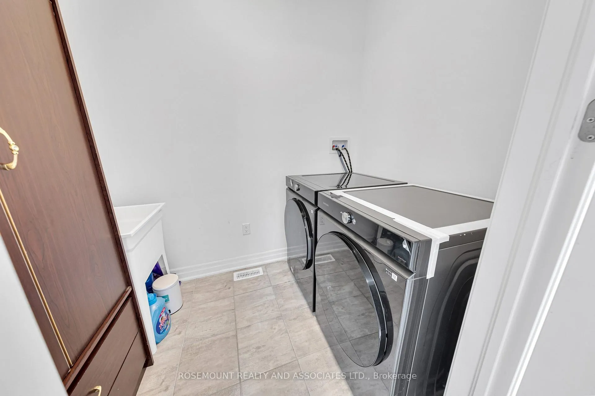 Photo 29 of 1423 Swallowtail Lane, Pickering, Rural Pickering — HOMEH