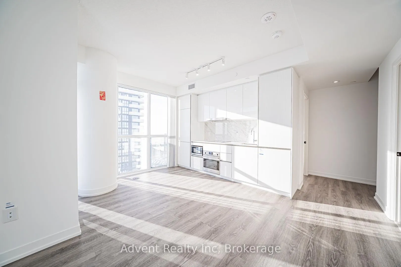 Photo 2 of Unit 5512, 8 Interchange Way, Vaughan, Vaughan Corporate Centre — HOMEH