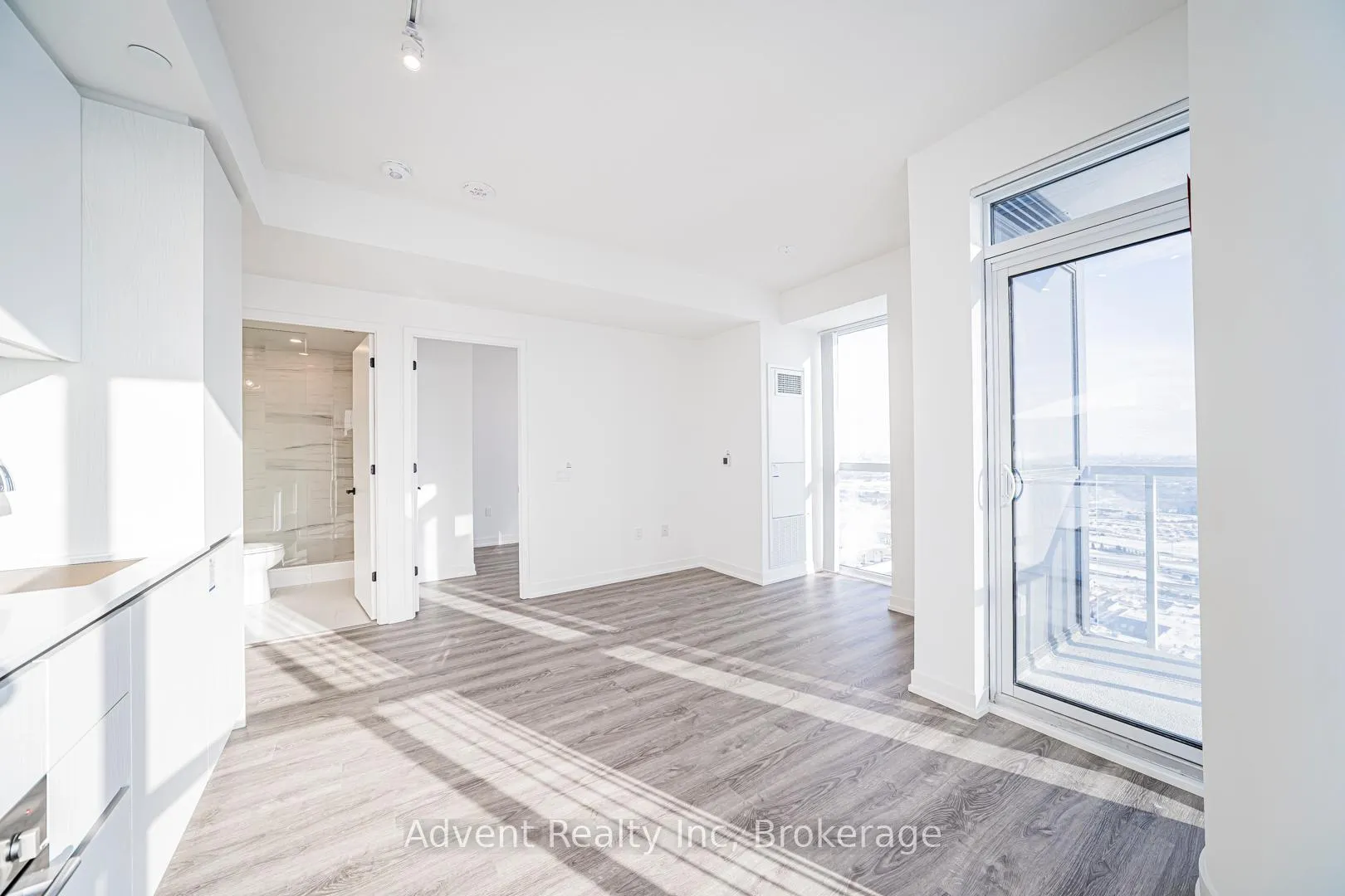 Photo 7 of Unit 5512, 8 Interchange Way, Vaughan, Vaughan Corporate Centre — HOMEH