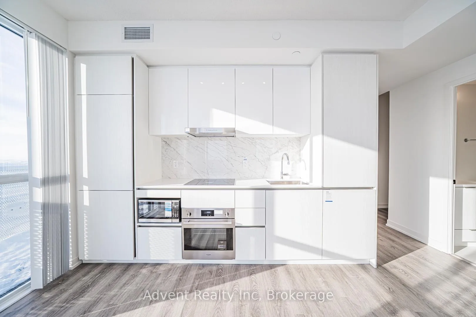 Photo 8 of Unit 5512, 8 Interchange Way, Vaughan, Vaughan Corporate Centre — HOMEH