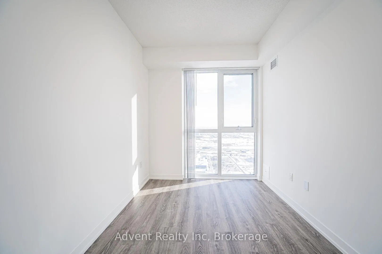 Photo 10 of Unit 5512, 8 Interchange Way, Vaughan, Vaughan Corporate Centre — HOMEH