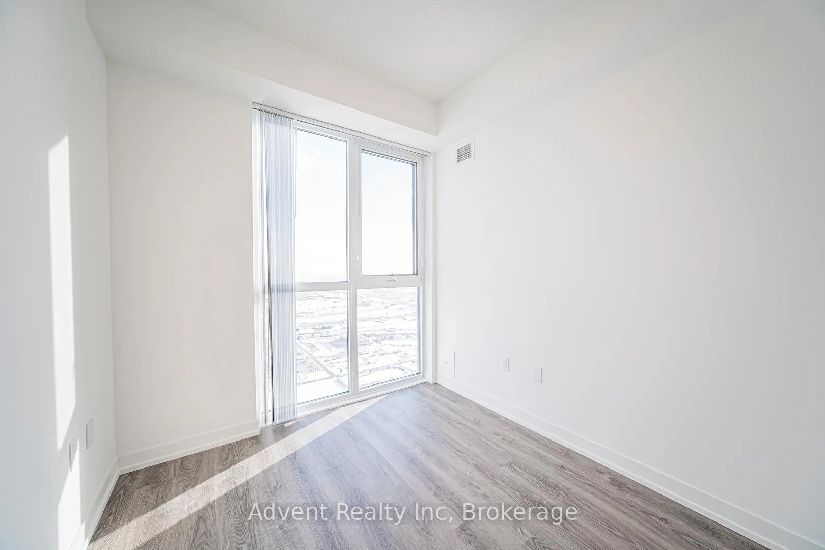 Photo 11 of Unit 5512, 8 Interchange Way, Vaughan, Vaughan Corporate Centre — HOMEH