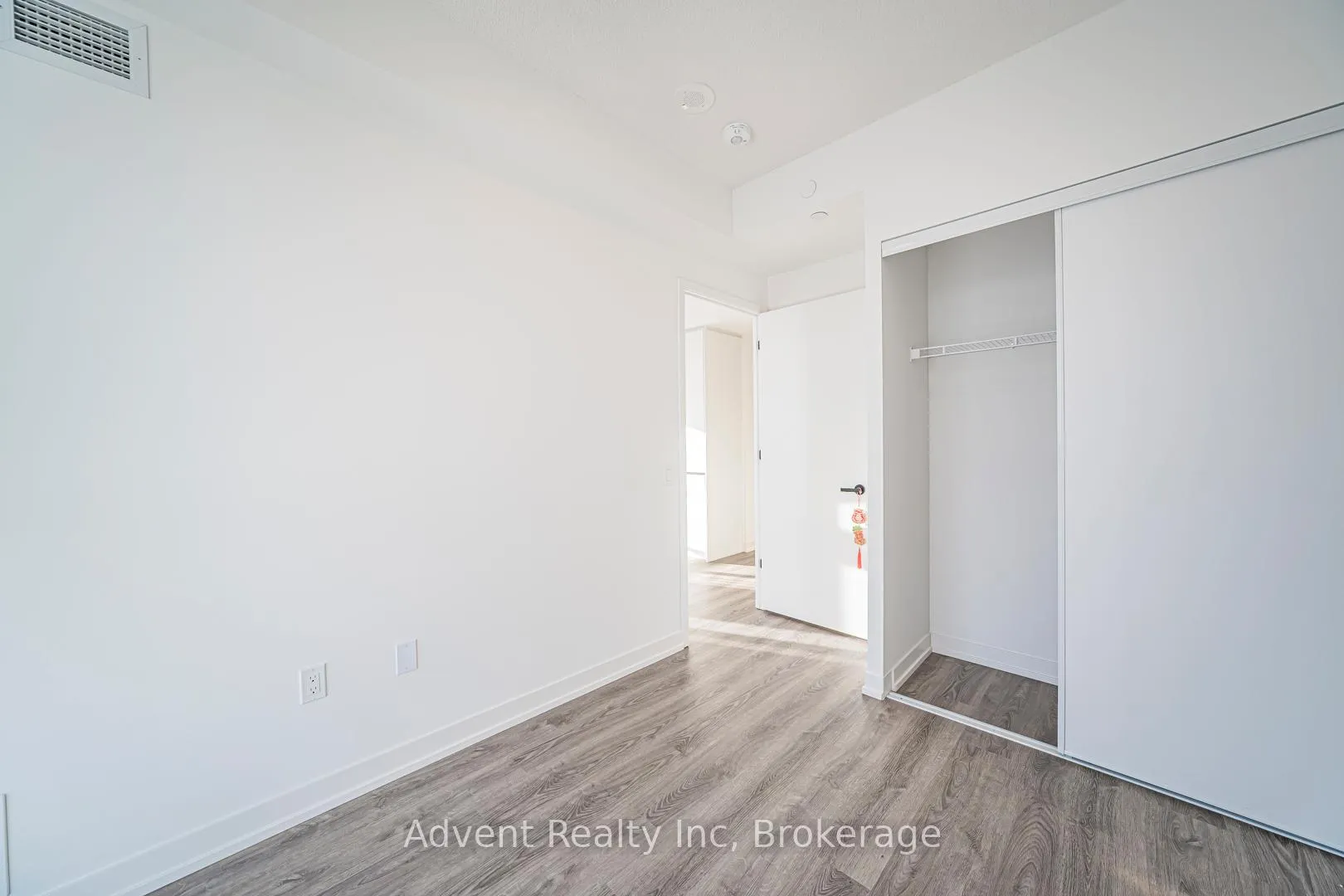 Photo 13 of Unit 5512, 8 Interchange Way, Vaughan, Vaughan Corporate Centre — HOMEH