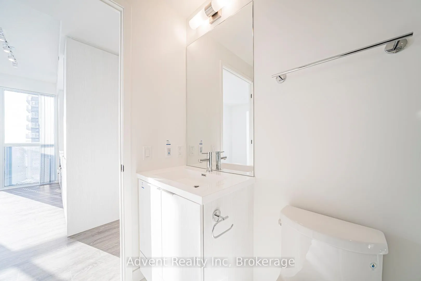 Photo 18 of Unit 5512, 8 Interchange Way, Vaughan, Vaughan Corporate Centre — HOMEH