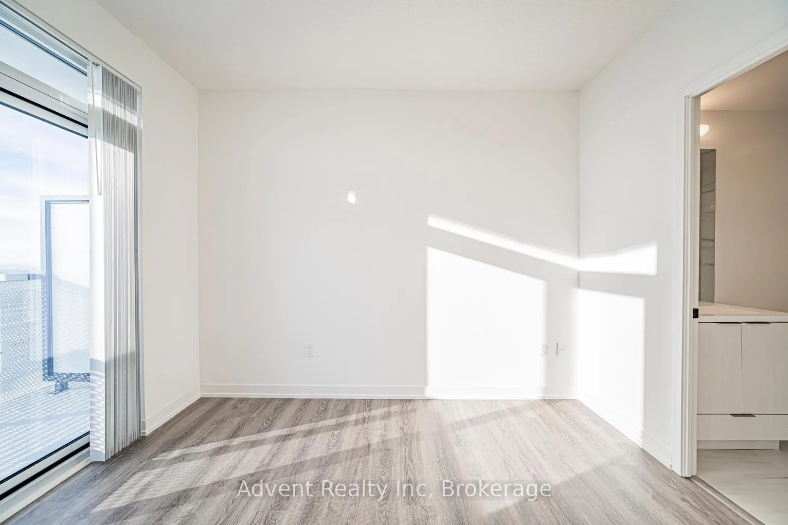 Photo 22 of Unit 5512, 8 Interchange Way, Vaughan, Vaughan Corporate Centre — HOMEH