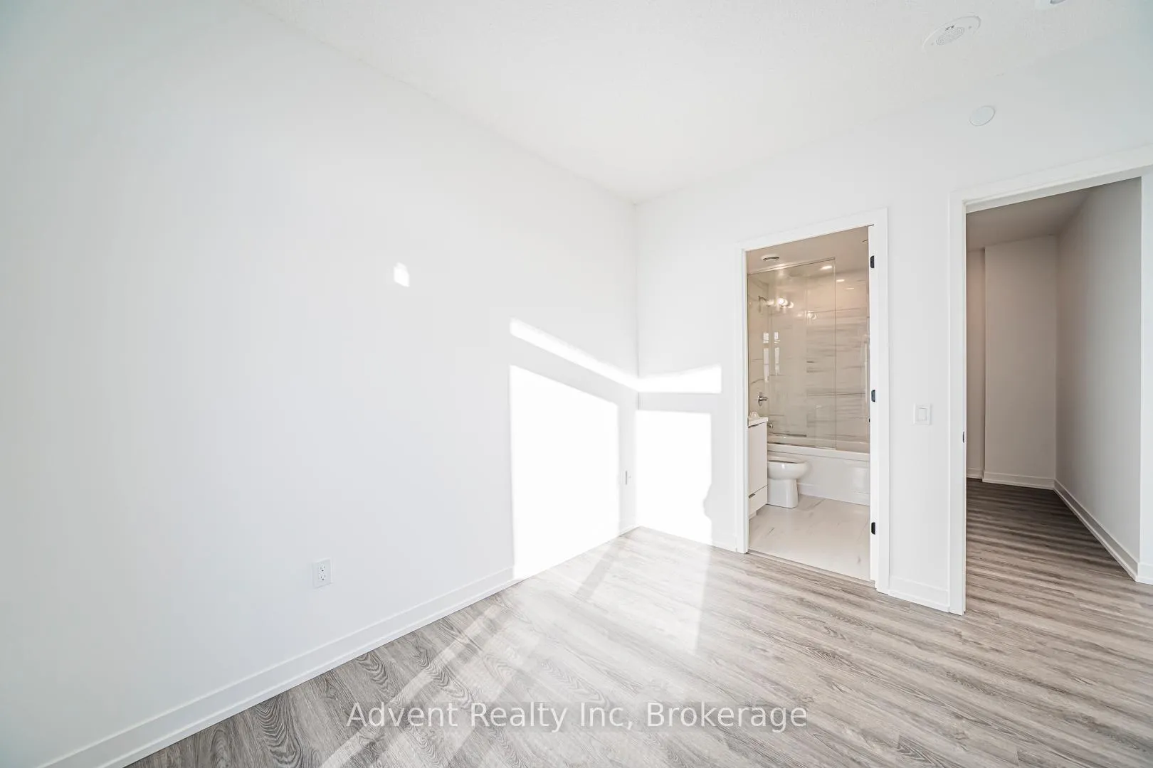 Photo 23 of Unit 5512, 8 Interchange Way, Vaughan, Vaughan Corporate Centre — HOMEH