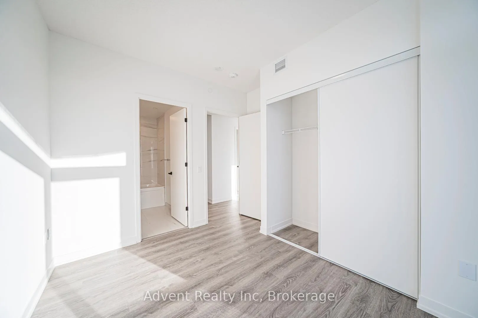 Photo 24 of Unit 5512, 8 Interchange Way, Vaughan, Vaughan Corporate Centre — HOMEH